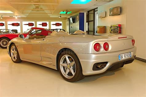 Ferrari 360 Barchetta 2000 Fotografía Editorial Imagen De Barras