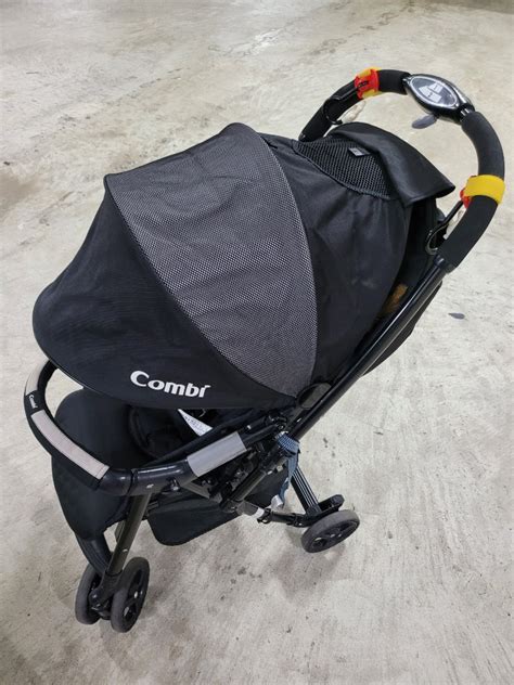 行貨Combi Urban Walker 雙向 高階 BB車 可單手收車 兒童孕婦用品 外出用品 外出用品 嬰兒車 Carousell