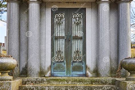 Aged Mausoleum Doors With Columns Lindenwood Cemetery Stock Image