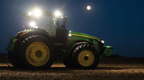 John Deere Debuts Self Driving Tractors