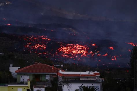 La Palma Eruption La Palma Hit By Largest Earthquake Since Eruption