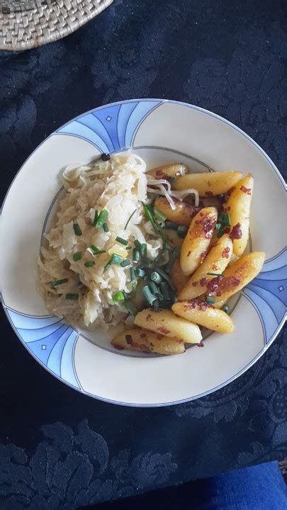 Schupfnudeln Mit Sauerkraut Und Speckwürfeln Von Henglein Chefkoch De