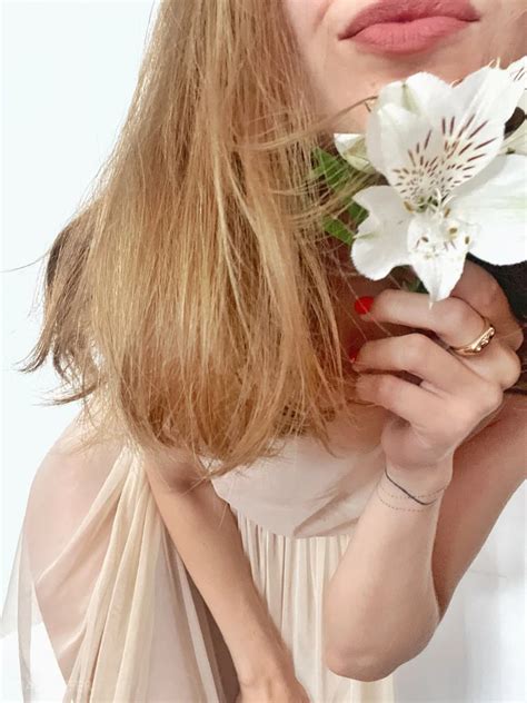 Pretty Teen Shows Pussy Under The Dress 21 Nude Pics XHamster