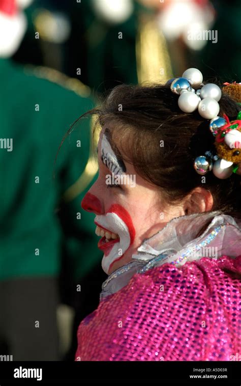 Woman Clown Hi Res Stock Photography And Images Alamy