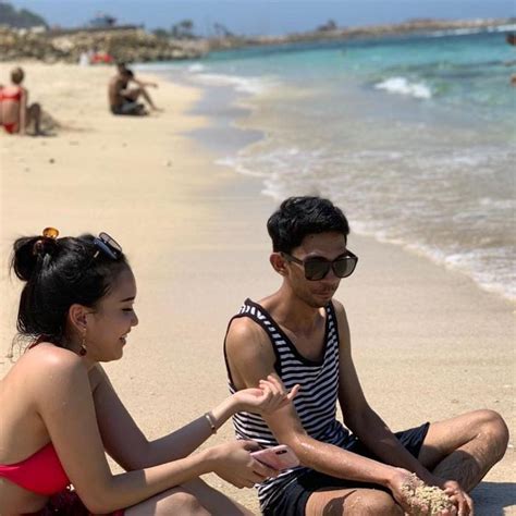 10 Hot Ayu Ting Ting Bikini Pics