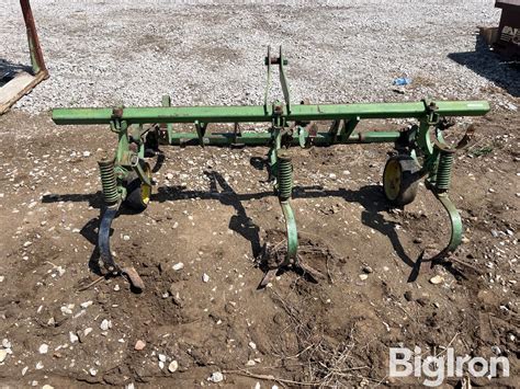 John Deere Front Mount Cultivators Bigiron Auctions