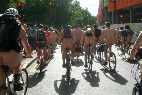 Lyon Nus Ils Vont Traverser La Ville V Lo Voici Pourquoi