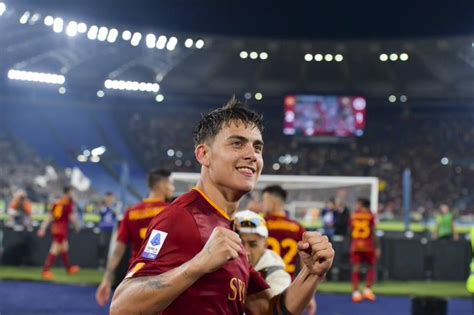 Paulo Dybala hizo un gol agónico para llevar a Roma a la Europa League