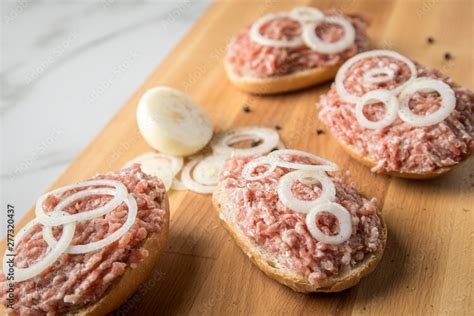 Deutsche Mettbr Tchen Mit Rohen Schweine Mett Br Tchen Butter