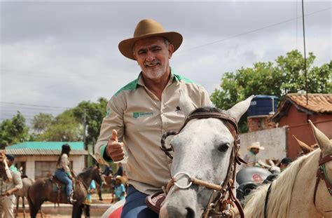 Político de base Amélio Cayres comemora aniversário ao lado da