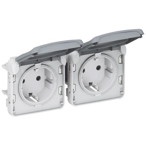 Розетка 2-я 2P+E с крышкой, шторки серая (винтовой зажим) IP 55 Plexo ...