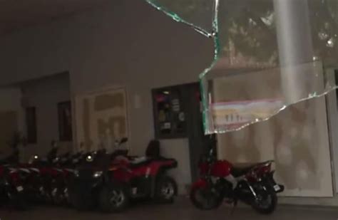 Video ataque piraña de 10 ladrones a una concesionaria de motos en Córdoba