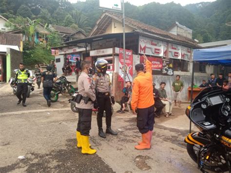 Tim Gabungan Cari Korban Banjir Bandang Citengah Sumedang KAPOL ID