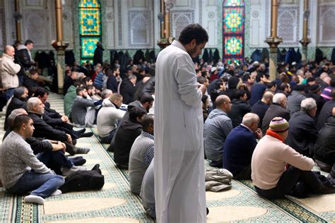 Retrait Du Permis De Travail Pour Cinq Imams Turcs De Mosquées En