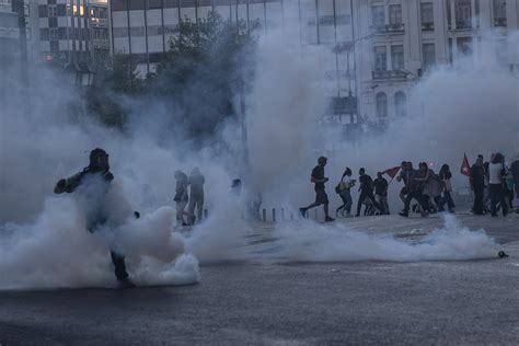 Grecia Polic A Usa Gas Lacrim Geno Para Dispersar Protestas Ap News