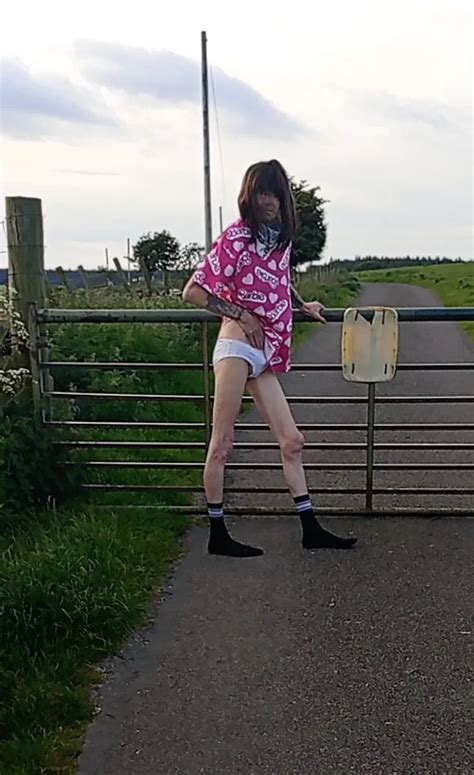 Sophie Outdoors 20 Nude Pics XHamster