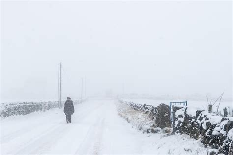 Premium Photo | Snow covers the roads yorkshire uk