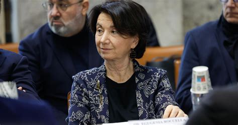 La Grecia approva le nozze gay Roccella Da noi i diritti già ci sono lì c è l utero in