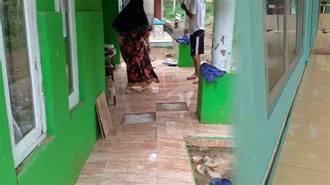 Akibat Pergerakan Tanah Puluhan Rumah Di Darmacaang Ciamis Retak Retak