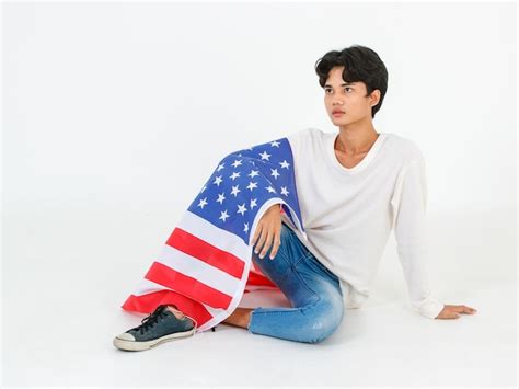 Foto De Est Dio De Retrato Do Jovem Asi Tico Lgbt Gay Bissexual Homossexual Modelo Masculino
