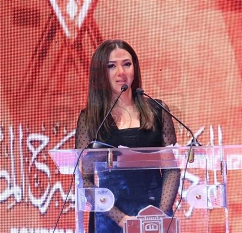 شاهد أول ظهور للممثلة المصرية دنيا سمير غانم بعد وفاة والديها وردة