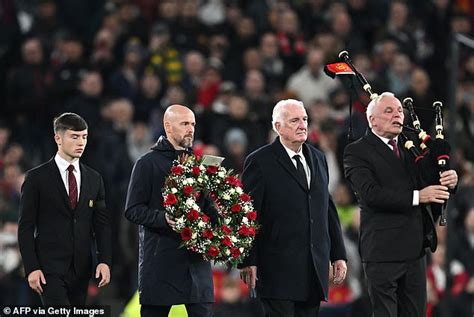 Erik Ten Hag Walks Onto The Pitch With A Bagpipe Player As Man United