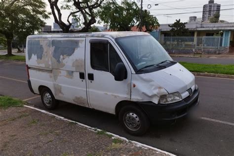 Rapaz é socorrido fratura na perna após colisão na Zona II de