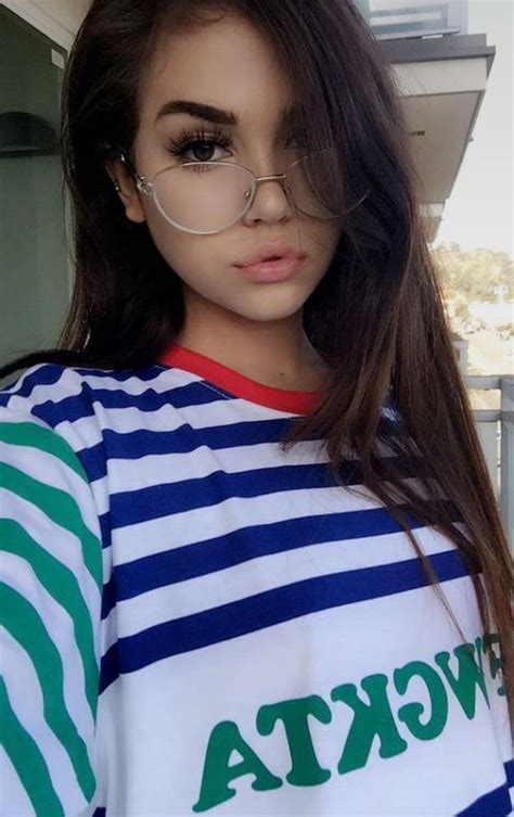 Grafika Maggie Lindemann Beauty And Girl Cute Glasses Girls With Glasses Girl Pictures Girl