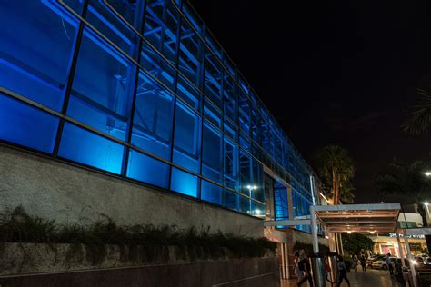 Shopping Vit Ria Adota Ilumina O Azul Em Homenagem A Causa Autista