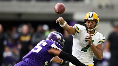 Green Bay Packers 10-23 Minnesota Vikings: Aaron Rodgers injured in NFC ...