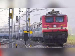 Central Railway Mumbai Signal Failure Disrupts Mumbai Suburban Train