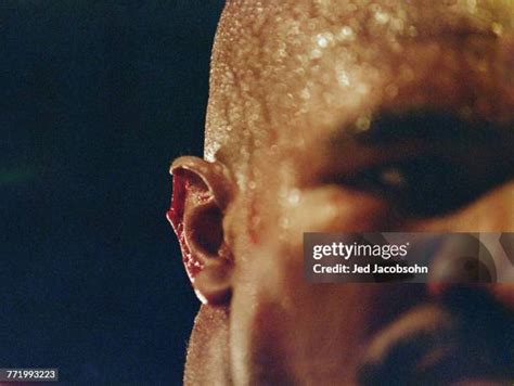 7057 Evander Holyfield Photos And High Res Pictures Getty Images