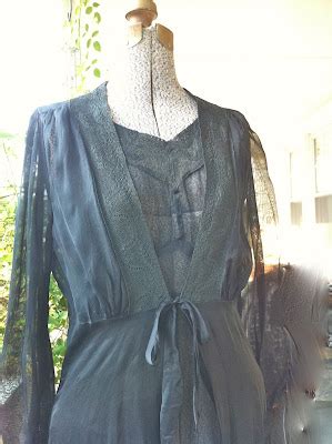 Idée Fixe Vintage Lingerie Collection Warning Pic Heavy