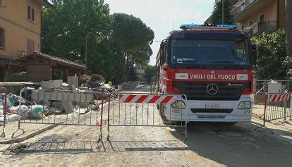 Si Apre Una Voragine In Strada Palazzina Evacuata