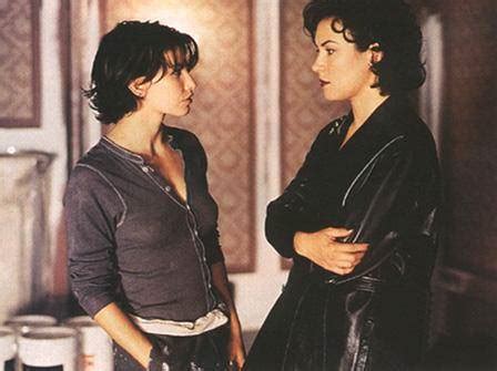 Jennifer Tilly As Violet And Gina Gershon As Corky In Bound