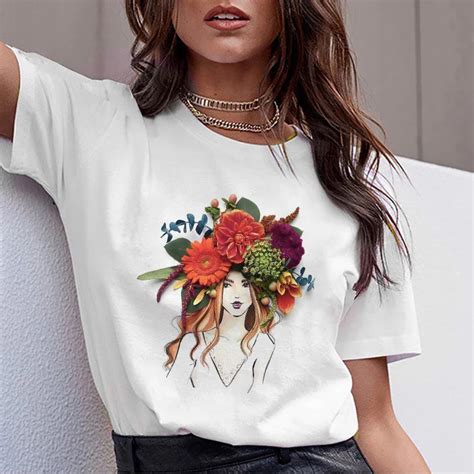 Women Clothing Garlanded Flower Girl Graphic Tees Camiseta Mujer Tops Aesthetic Tee Shirt Femme