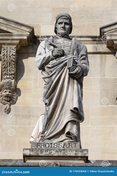 Statue De Froissart En Treillis Sur Le Palais De La Canop E Paris