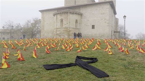 Vox Planta Banderas De Espa A Una Por Cada Asesinato De Eta Sin