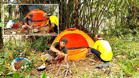 Bertahan Hidup Di Tengah Hutan Dan Mendirikan Tenda Di Bawah Pohon