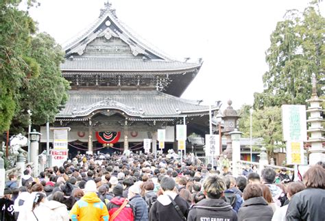 「豊川稲荷」初詣客で盛況 東日新聞