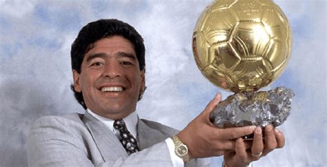 Balón de Oro de Maradona desaparecido durante años se subasta en París