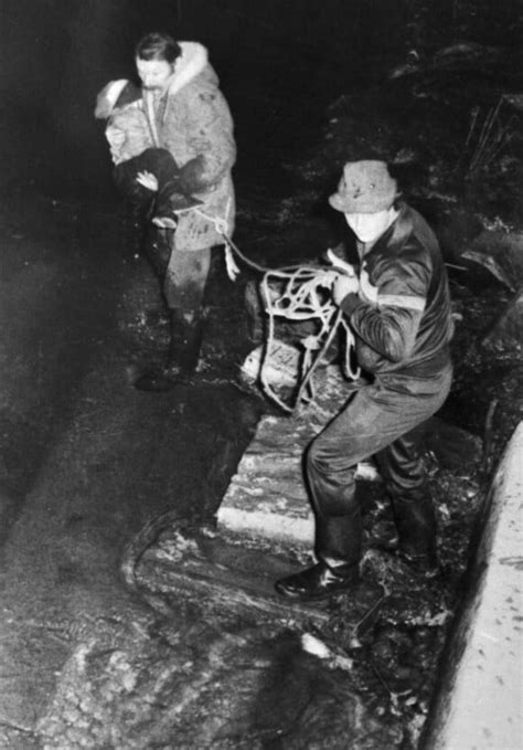 Photo Récupération du corps de Grégory Villemin dans la Vologne près