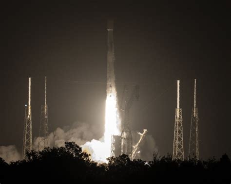 In Photos SpaceX Launches Starlink Satellites From Florida All