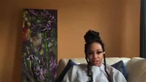 Sexy Latina Feet Pose Porn Videos