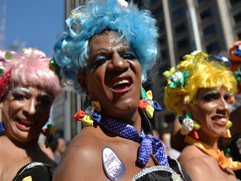 G1 PM estima presença de 100 mil pessoas na Parada Gay 2014 notícias em São Paulo