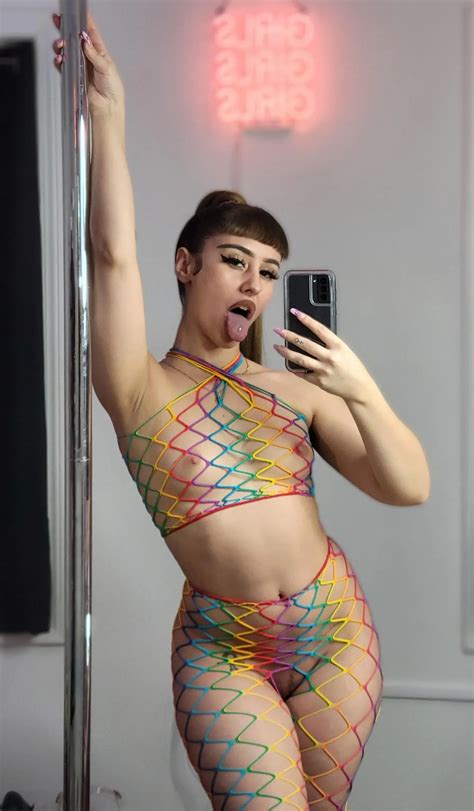 Live Now Link In Comments Come Say Hey I M Doing A Fuck Machine Show I Ll Be Hanging Out