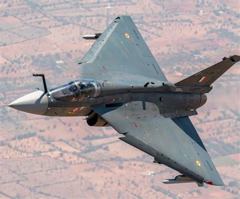 Jf 17 Vs Tejas दुनिया में छा गया भारतीय तेजस मलेशिया और कोलंबिया के बाद इस मुल्‍क ने युद्धक