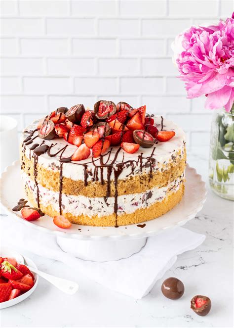 Stracciatella Tiramisu Torte mit Erdbeeren Emma s Lieblingsstücke