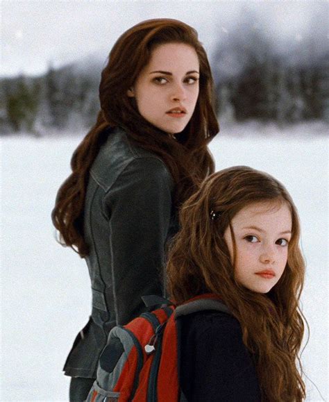 Bella As A Vampire With Edward And Renesmee