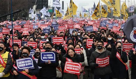 Ribuan Dokter Gelar Unjuk Rasa Di Ibu Kota Korea Selatan Media Geobdg